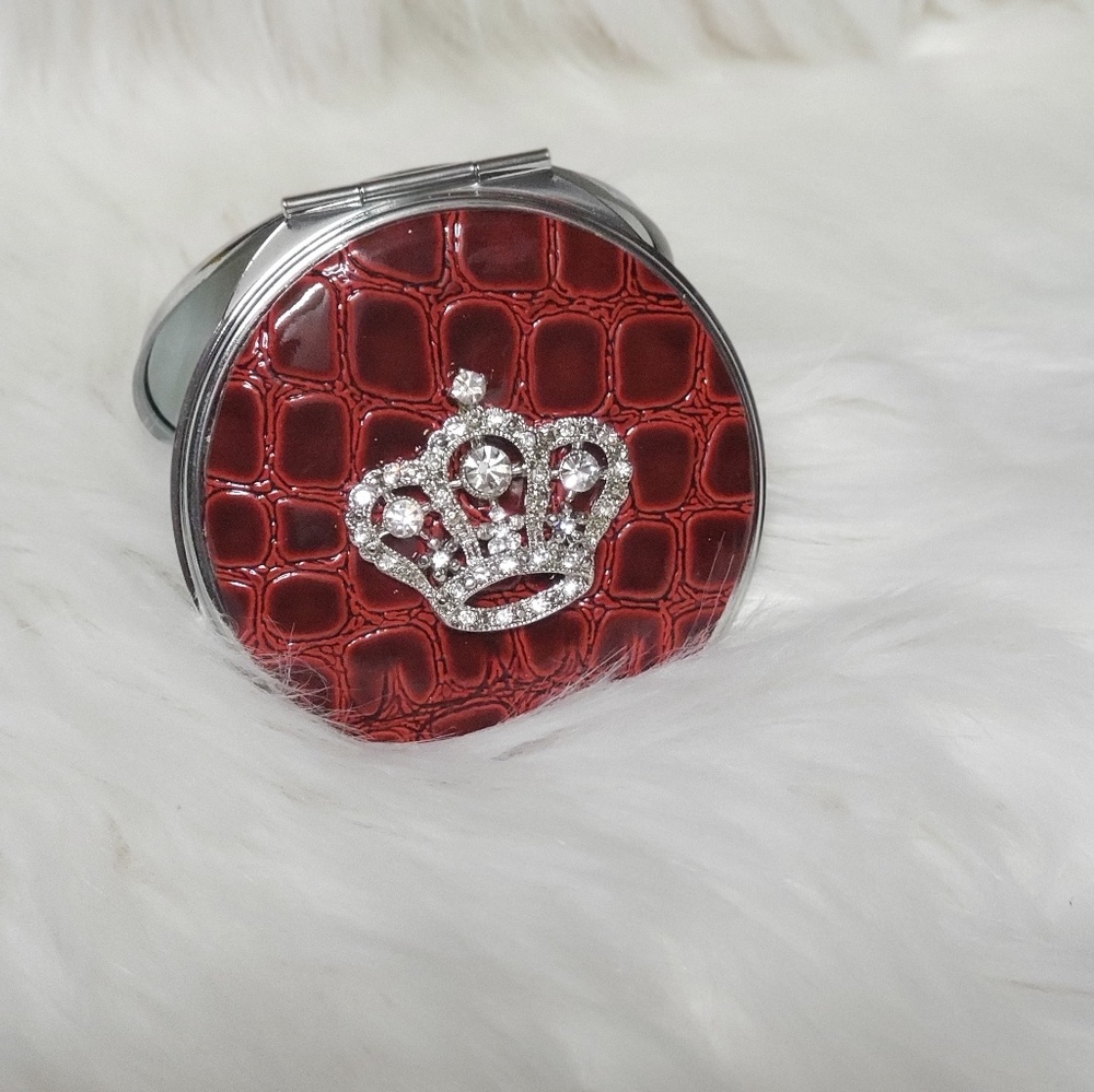 Crown Embellished Compact Mirror: Bling